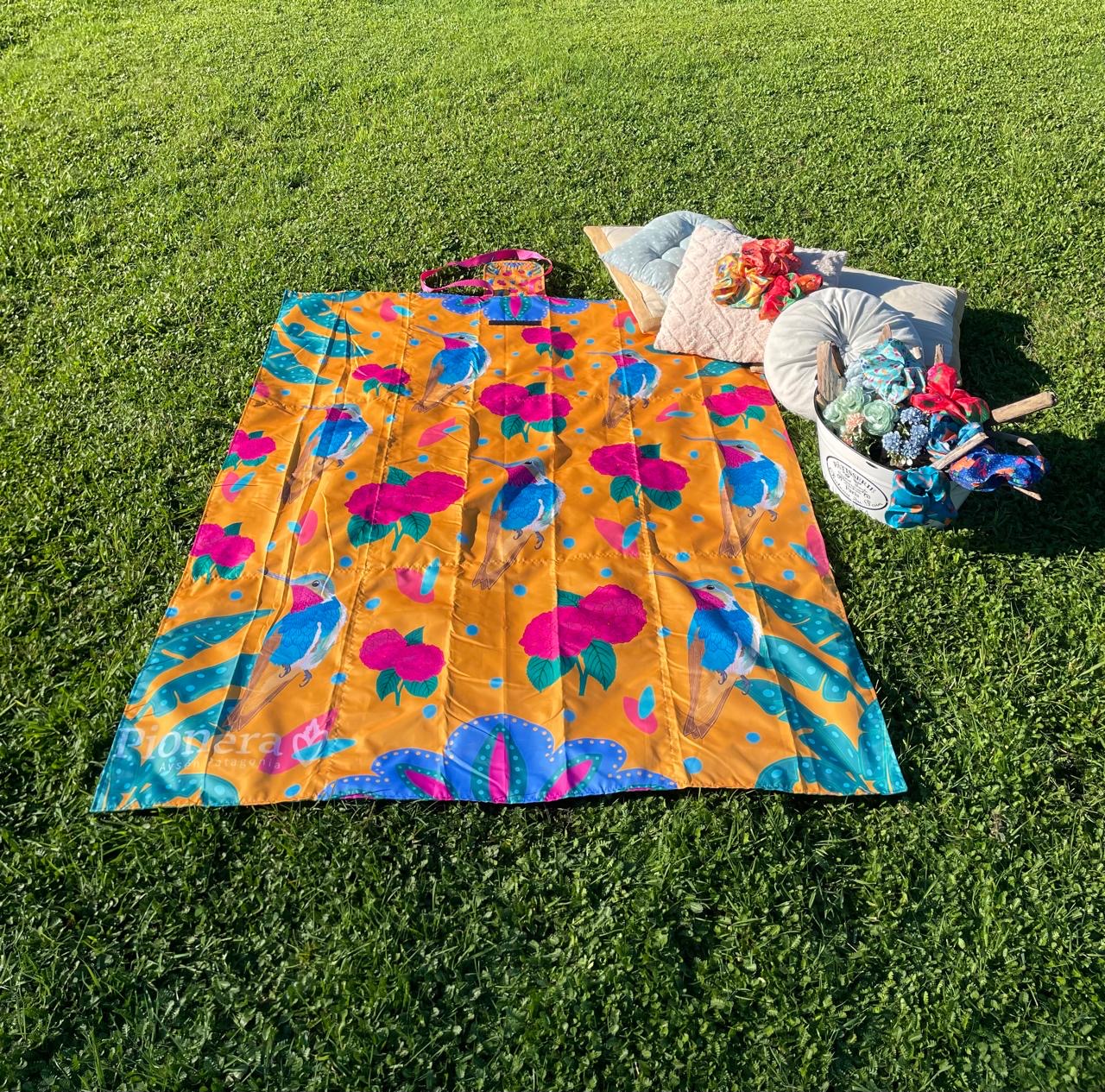 Manta Picnic - Huemul | Patrón Colibrí