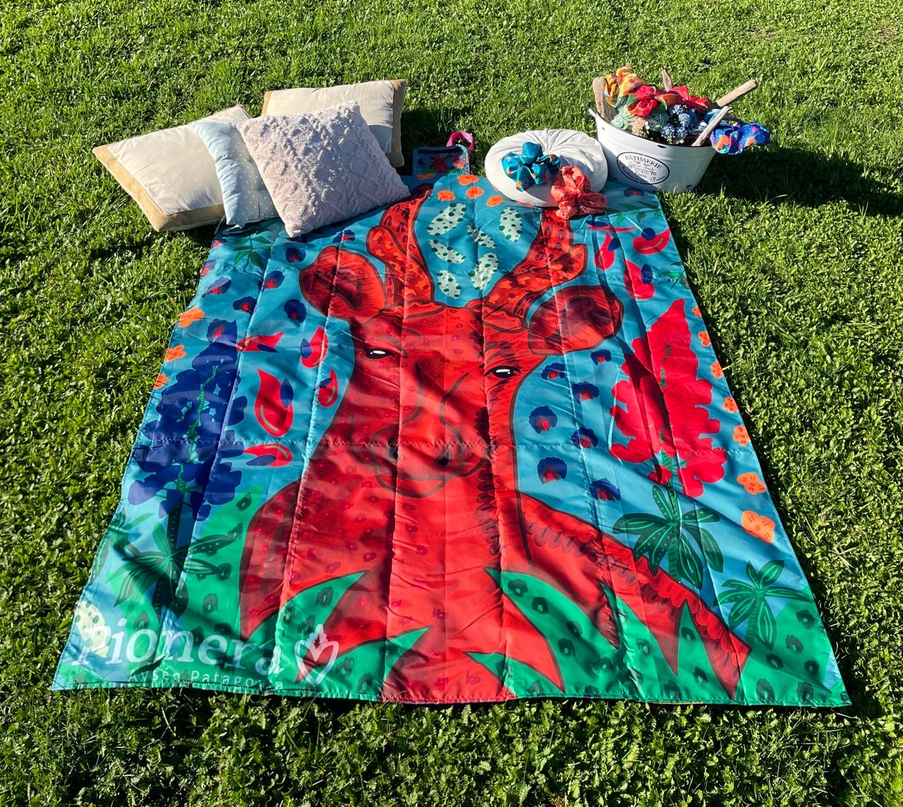Manta Picnic - Huemul | Patrón Colibrí