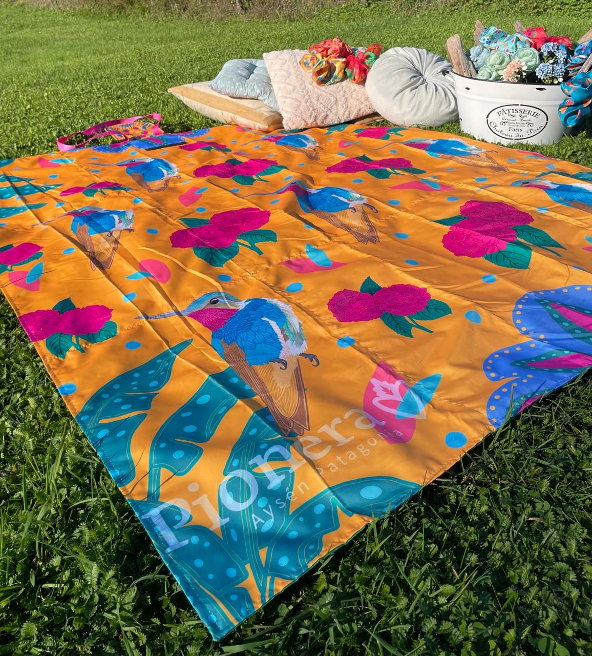 Manta Picnic - Huemul | Patrón Colibrí